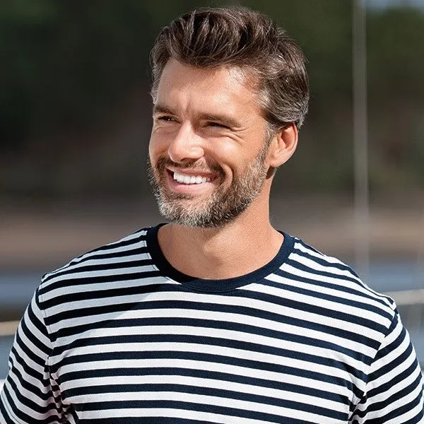 T-krekls flotes stilā - Klasisks apaļš kakla izgriezums