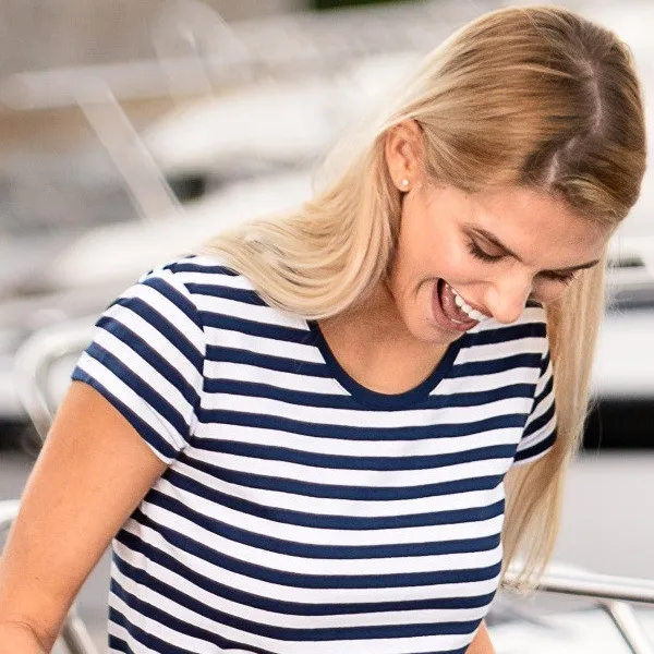 Dāmu flotes T-krekls - Dziļāks apaļš kakla izgriezums