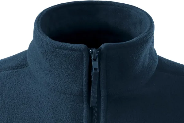 Klasiska vilnas veste - Rāvējslēdzēja aizdare līdz zodam