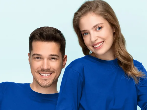 Viegls T-krekls ar garām piedurknēm - Klasisks apaļš kakla izgriezums