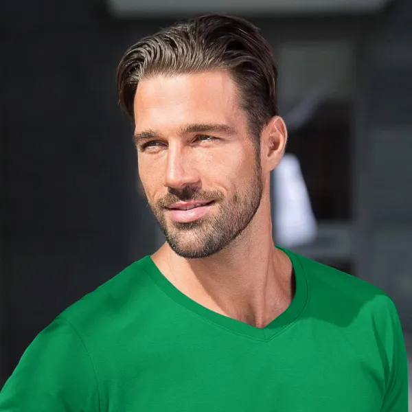 Vīriešu pieguļošs T-krekls - V veida kakla izgriezums